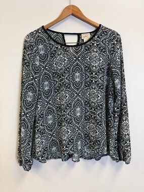 eyelash couture Black & White Medallion Print Long Sleeve Tee